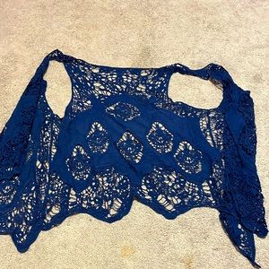 this is a navy blue pull over that is so pretty